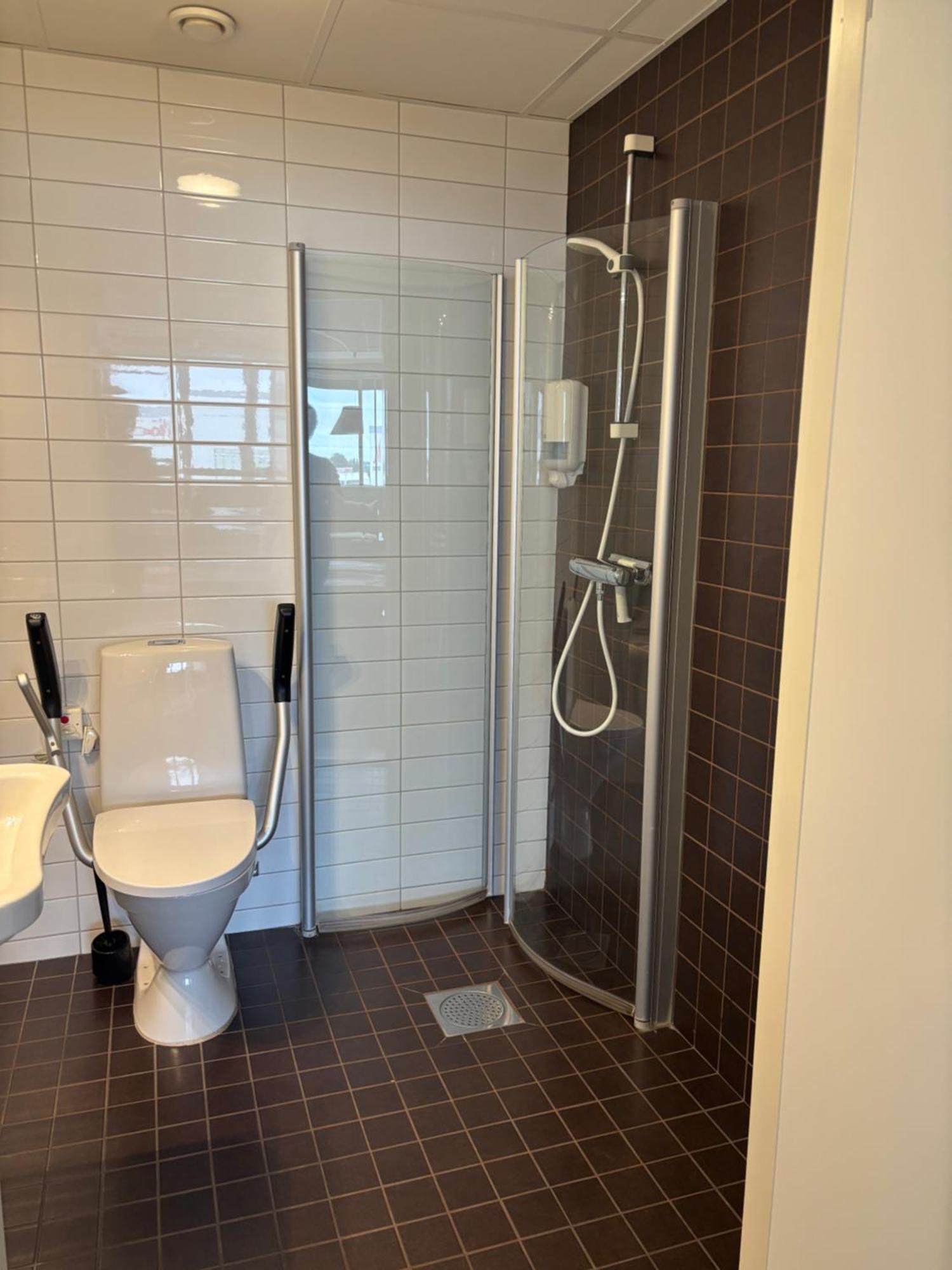 Family Room,1680580259:JPEG